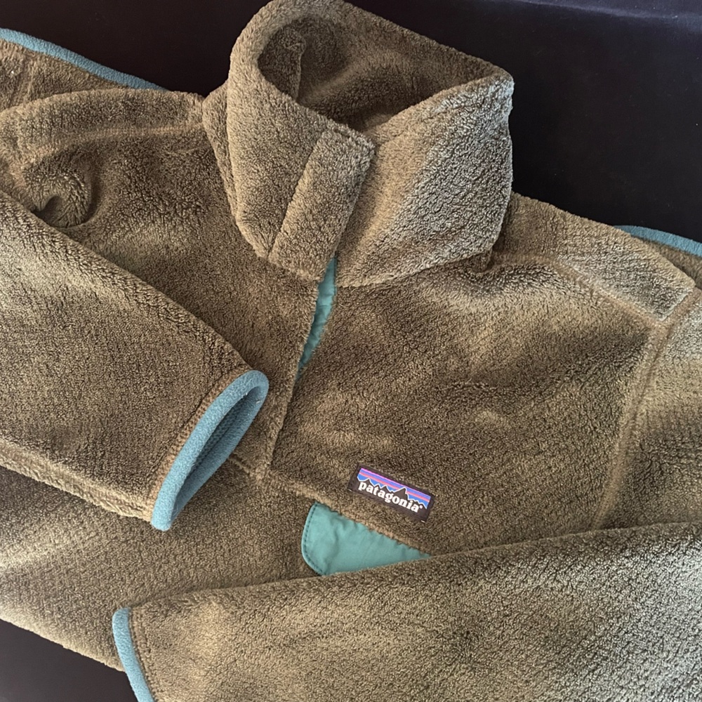 TWO Women’s Patagonia Re-Tool Snap T Pullover L/Color: Fatigue Green & Black.